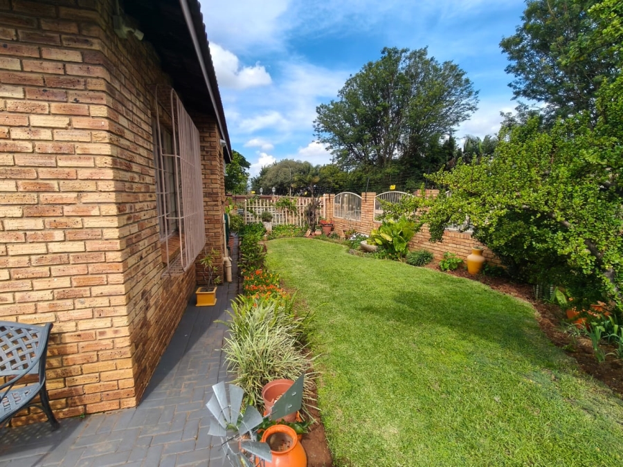 3 Bedroom Property for Sale in Safari Gardens North West